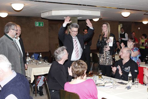 Dietmar Wallner lässt sich für seinen Wahlsieg feiern... (Foto: Terschan)
